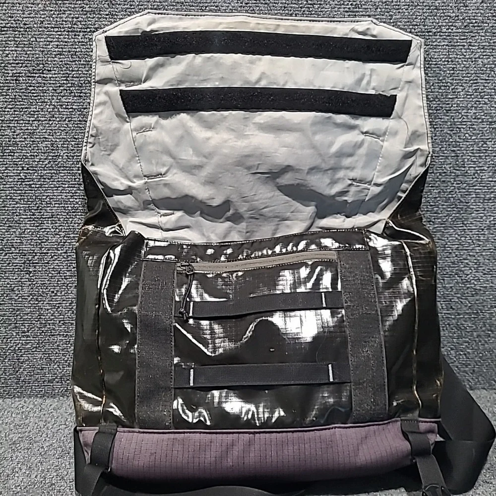 patagonia Black Hole Messenger Bag Black Limited Edition‎